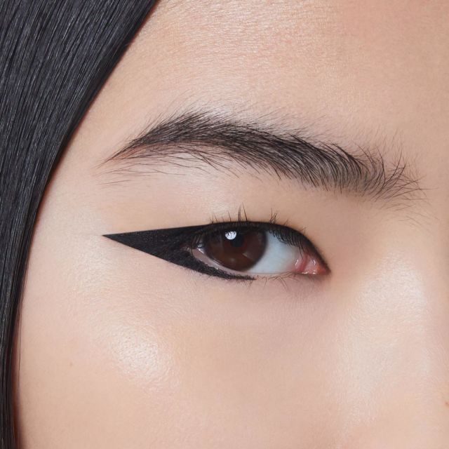 GUCCI Stylo Definition L'Obscur Eyeliner Pencil - 01 Eve Black