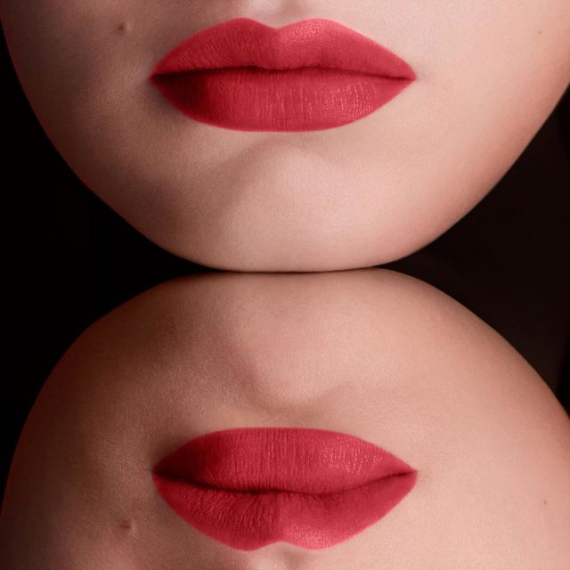 BURBERRY Kisses Matte Lipstick 109 Military Red
