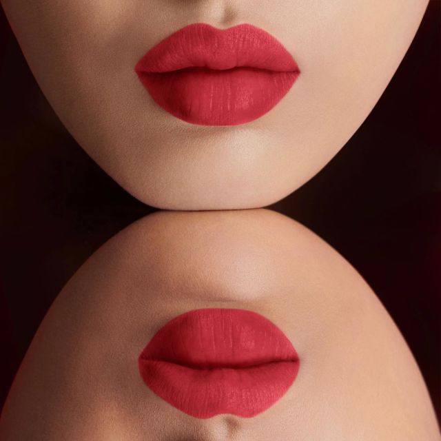 BURBERRY Kisses Matte Lipstick 109 Military Red