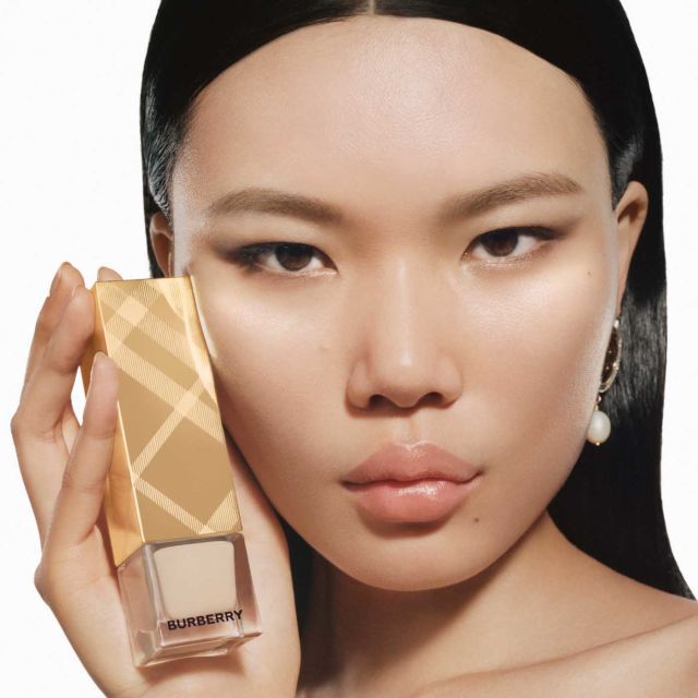 Burberry liquid 2025 foundation