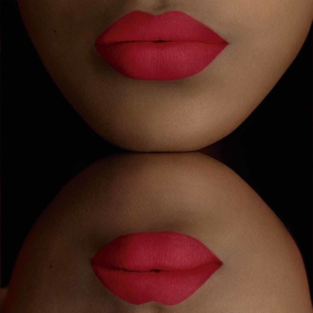 BURBERRY Kisses Liquid Matte Lipstick 6 ml 109 Military Red