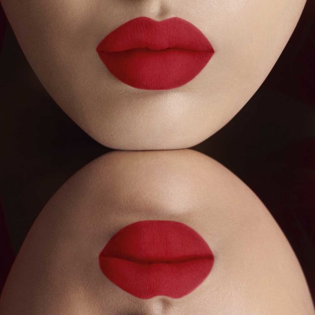 BURBERRY Kisses Liquid Matte Lipstick 6 ml 109 Military Red
