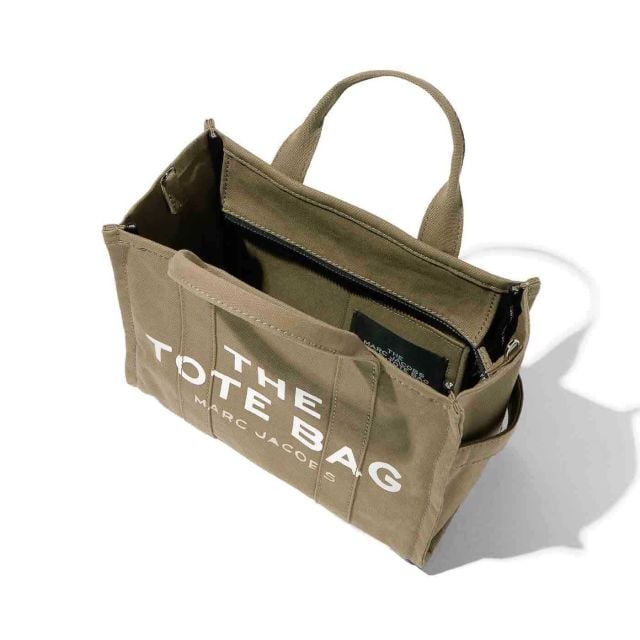 【関税込み】The Medium Tote Bag - Marc Jacobs - Slate Green Amazon.com: Marc Jacobs The Medium Colorblocked Tote Bag